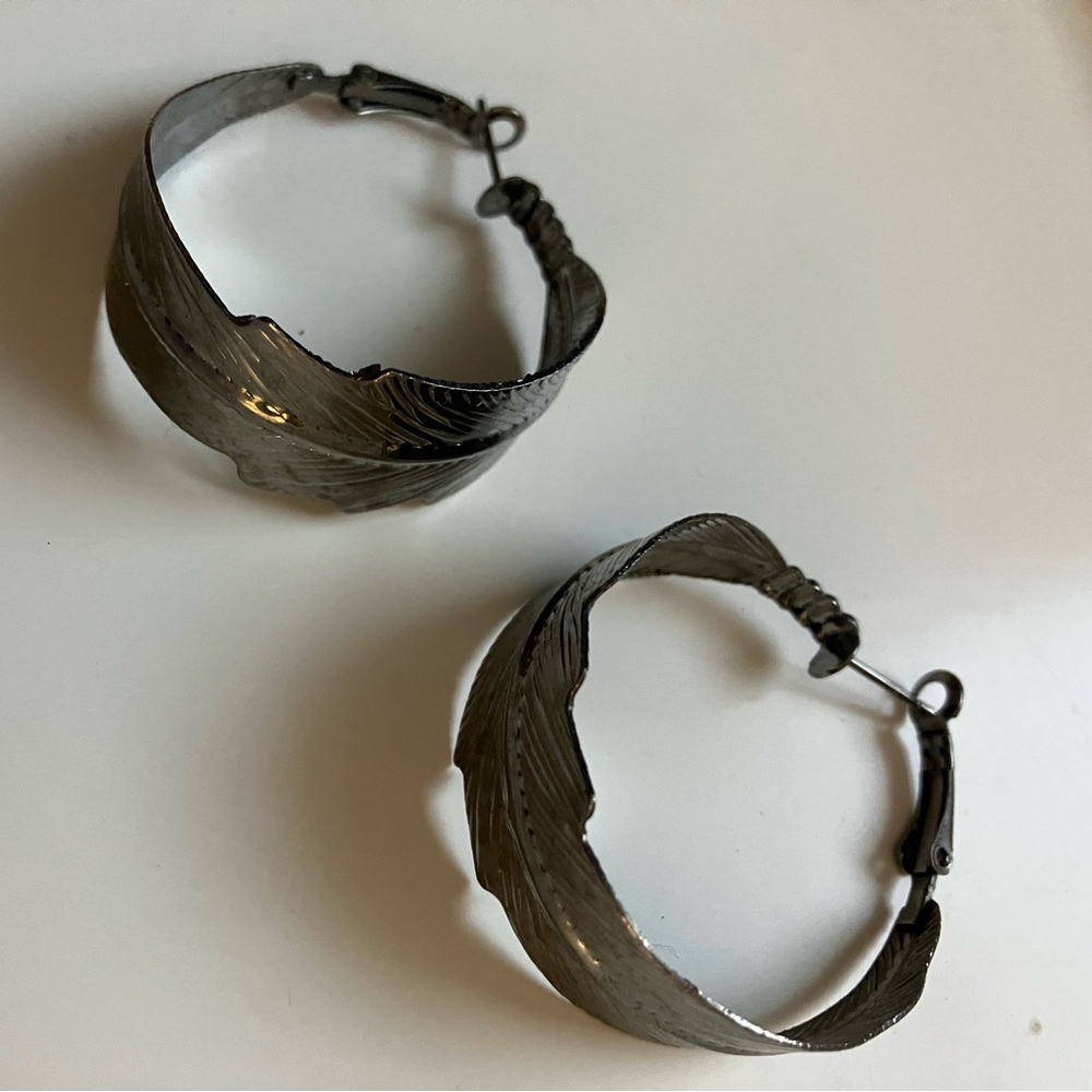 Feather Hoop Earrings gunmetal tone